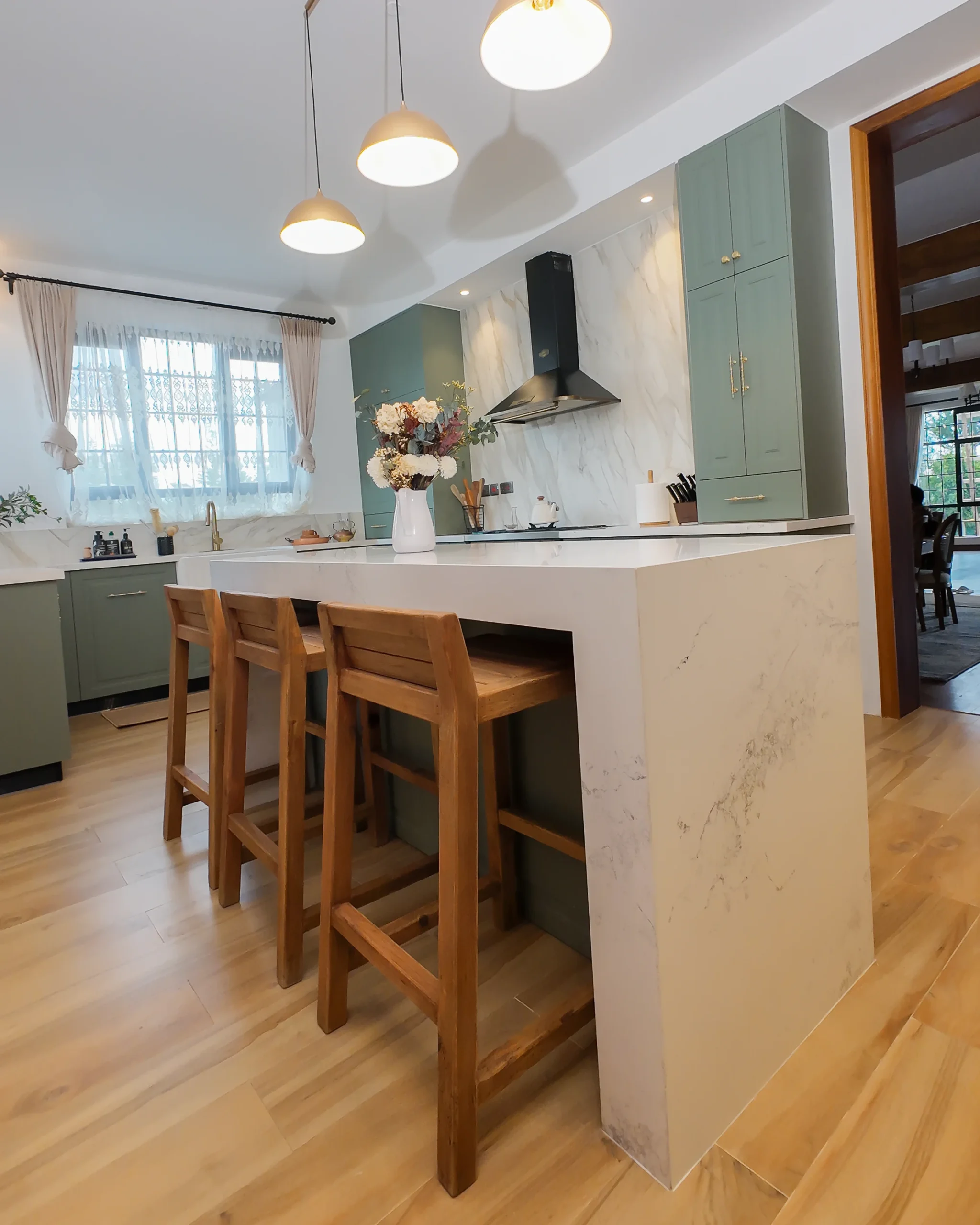 Classic Elegance — A Nairobi Kitchen in Caesarstone Statuario Maximus photo 4