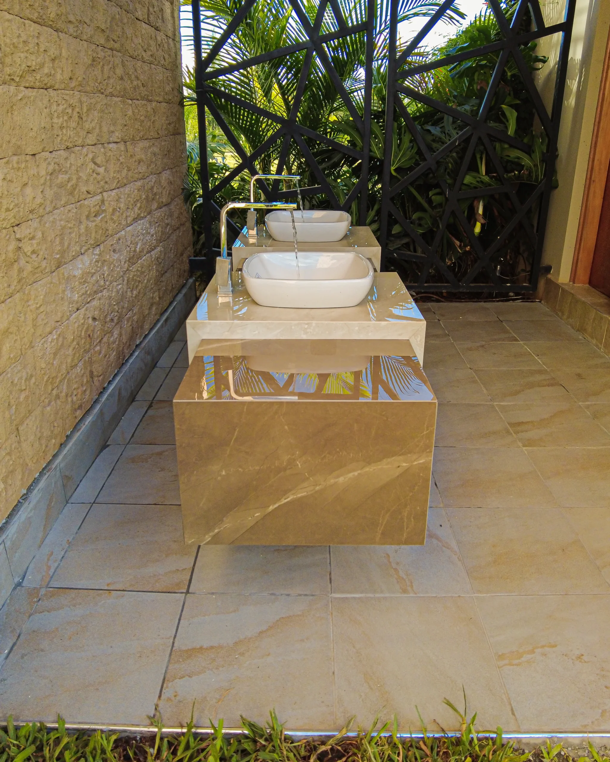 Custom Outdoor Twin Vanity, Atlas Plan Boost Ivory & Caesarstone Fume, Kisumu photo 1