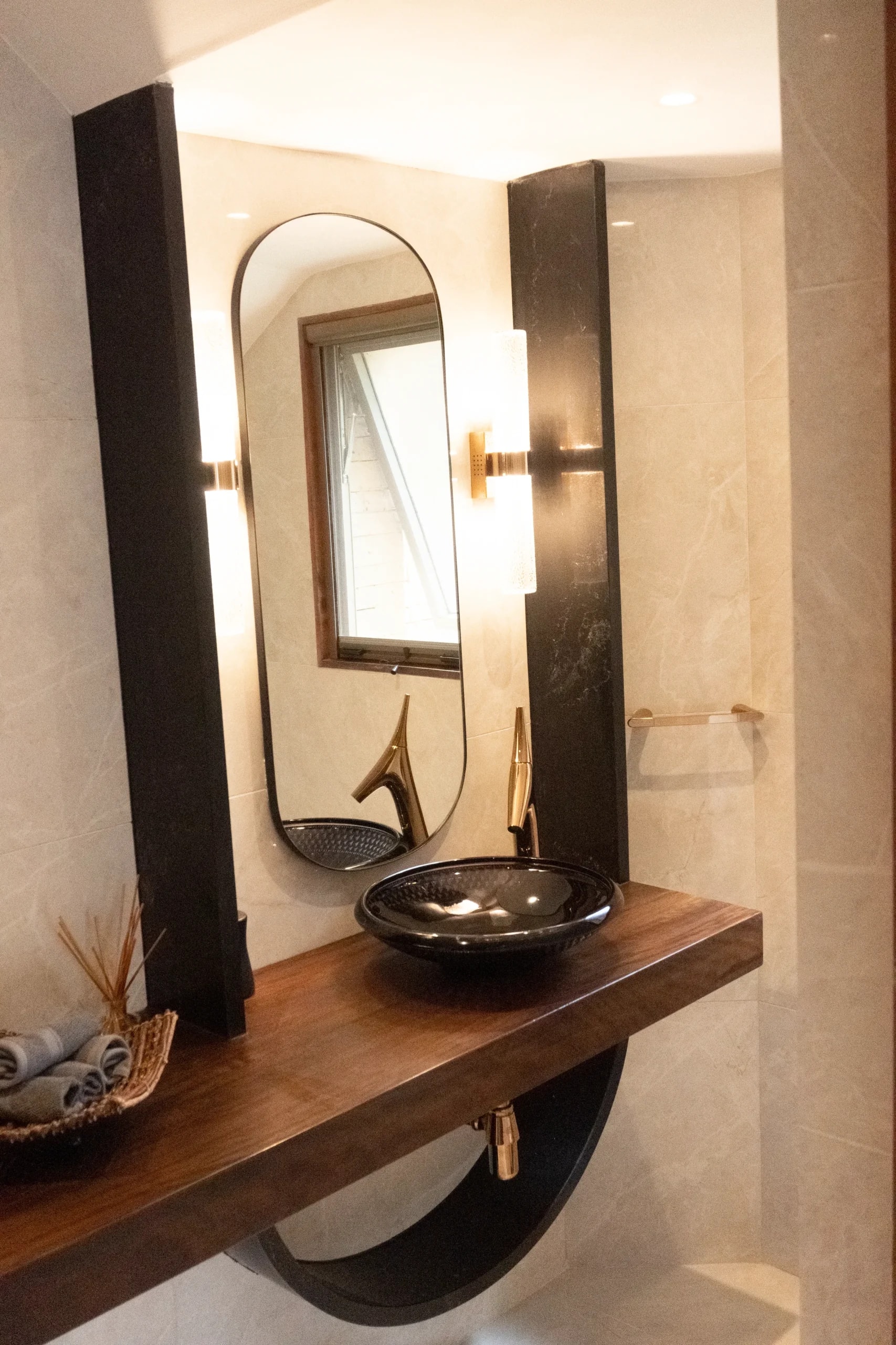 Custom Thermoformed Quartz Vanilla Noir Vanity, Nairobi